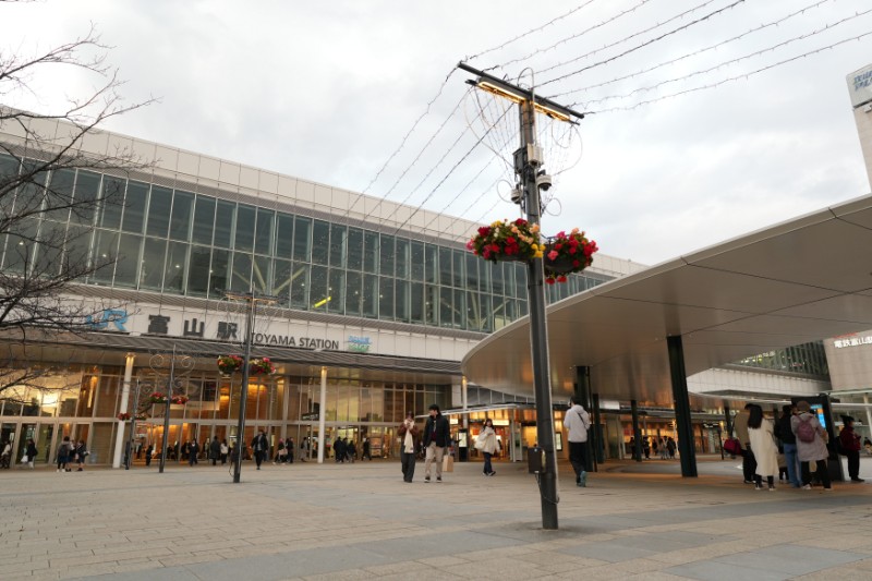 夕暮れ前、駅前に流れるそれぞれの帰り道