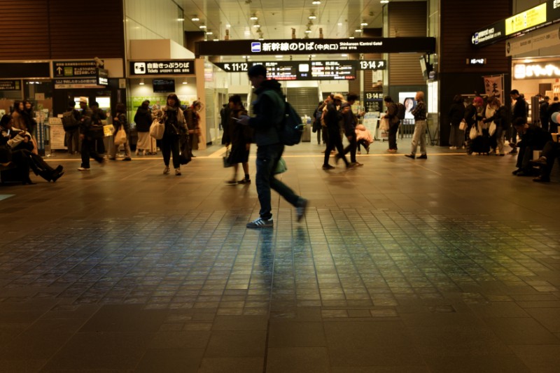 夜への切り替え、富山駅に流れる人の時間