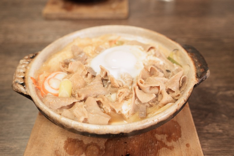 運ばれてきた瞬間、湯気が語りかけてくる