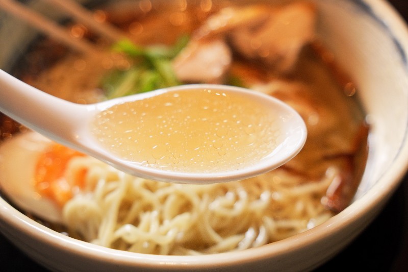 まずは、静かに一口