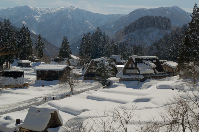 白に包まれた世界遺産、五箇山の冬